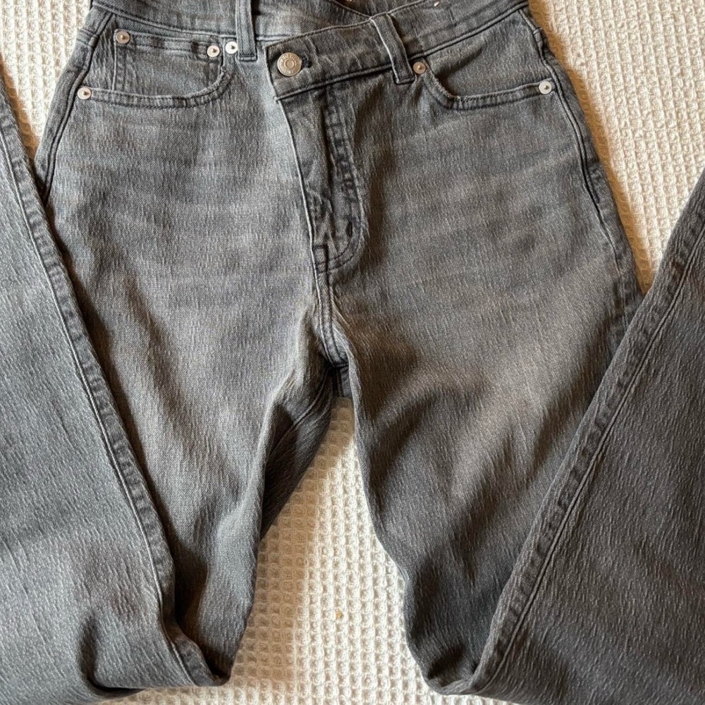 Madewell High Rise Straight-Leg Jeans in Washed Gray